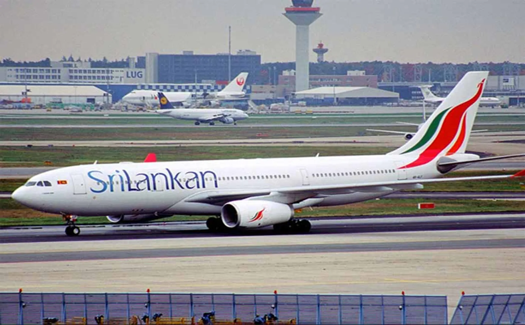 chennai airport srilanka airlines youngster gunasena yoga 